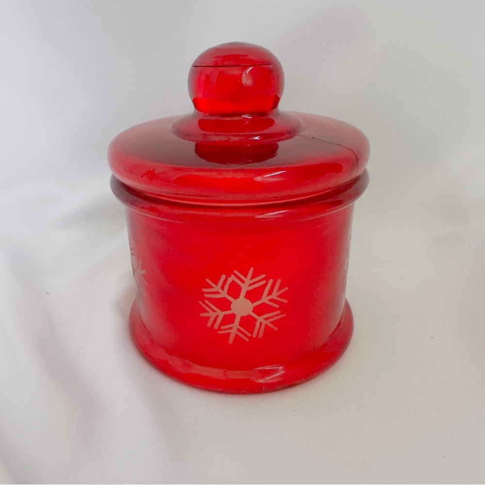 New Unbranded 2 Wick Cinnamon Scented Candle in a Red Snowflake Glass Jar